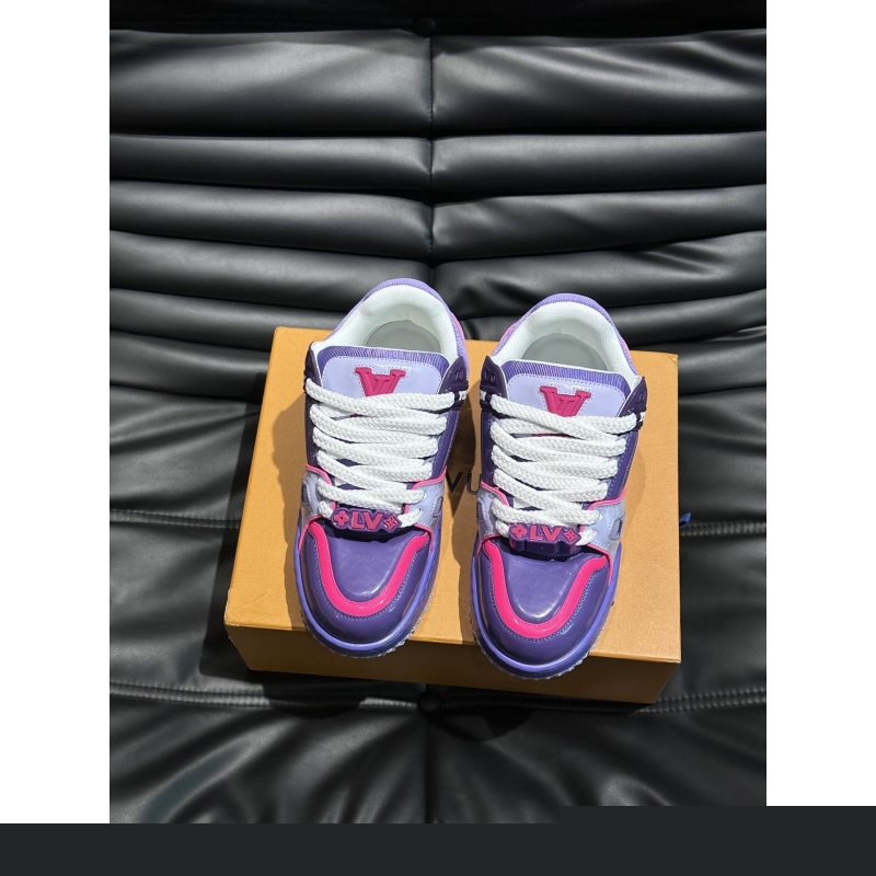 l**is V*t*n sneakers